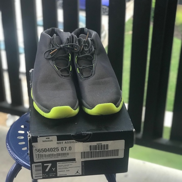 Jordan “Grey Reflective” Futures 7y - Picture 2 of 3